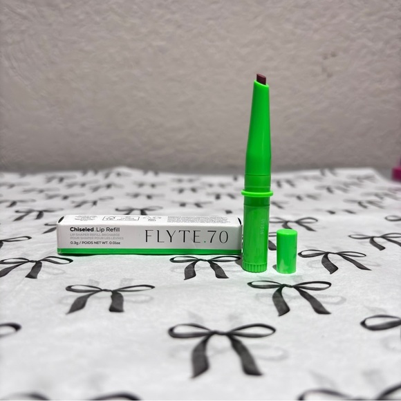 💄 FLYTE.70 — Chiseled Lip™ Refill in Fame (0.3 g / 0.01 oz) - Picture 1 of 6